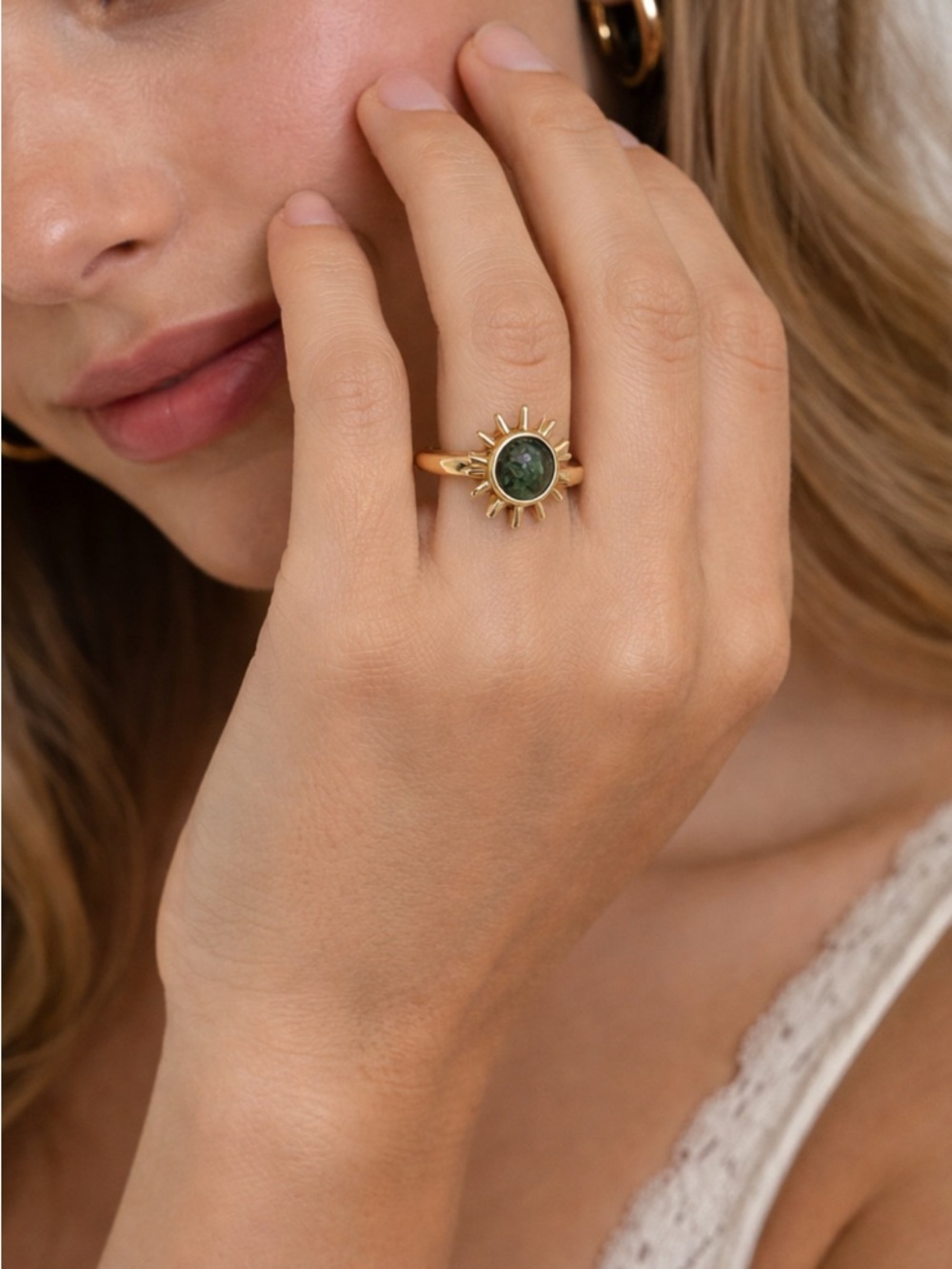 ✨‎ Sunburst Ring Size 7 Gold Tone Dark Green Stone Boho Chic Style Ring ✨